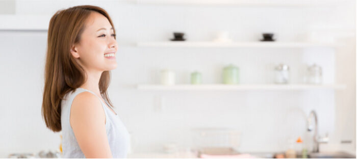 幸せそうな女性の横顔